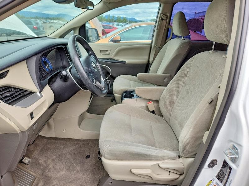 2018 TOYOTA SIENNA L 7