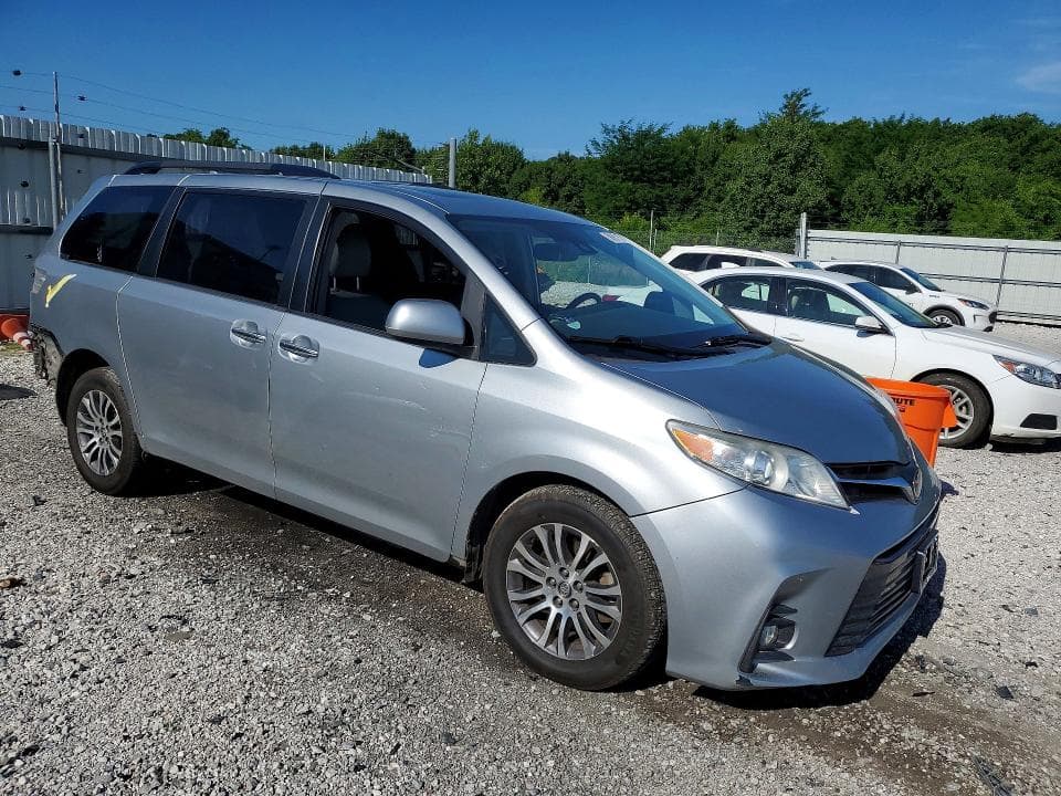 2019 TOYOTA SIENNA XLE 8-PASSENGER XLE 8-PASSENGER 4