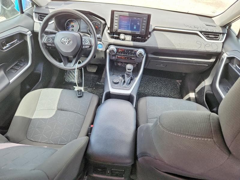 2022 TOYOTA RAV4 XLE 8
