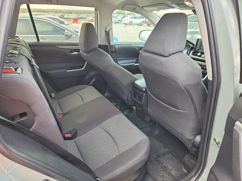 2022 TOYOTA RAV4 XLE 10