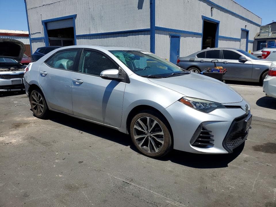 2017 TOYOTA COROLLA SE 4