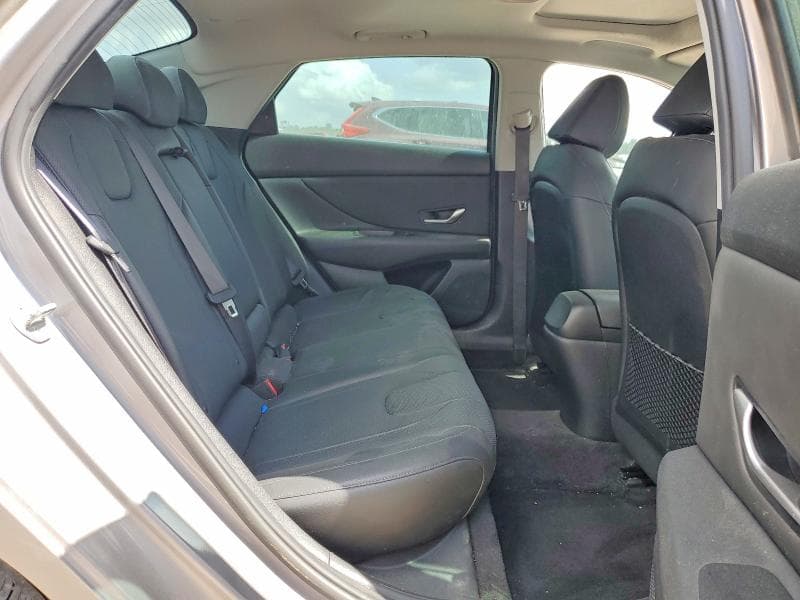 2021 HYUNDAI ELANTRA LIMITED 11