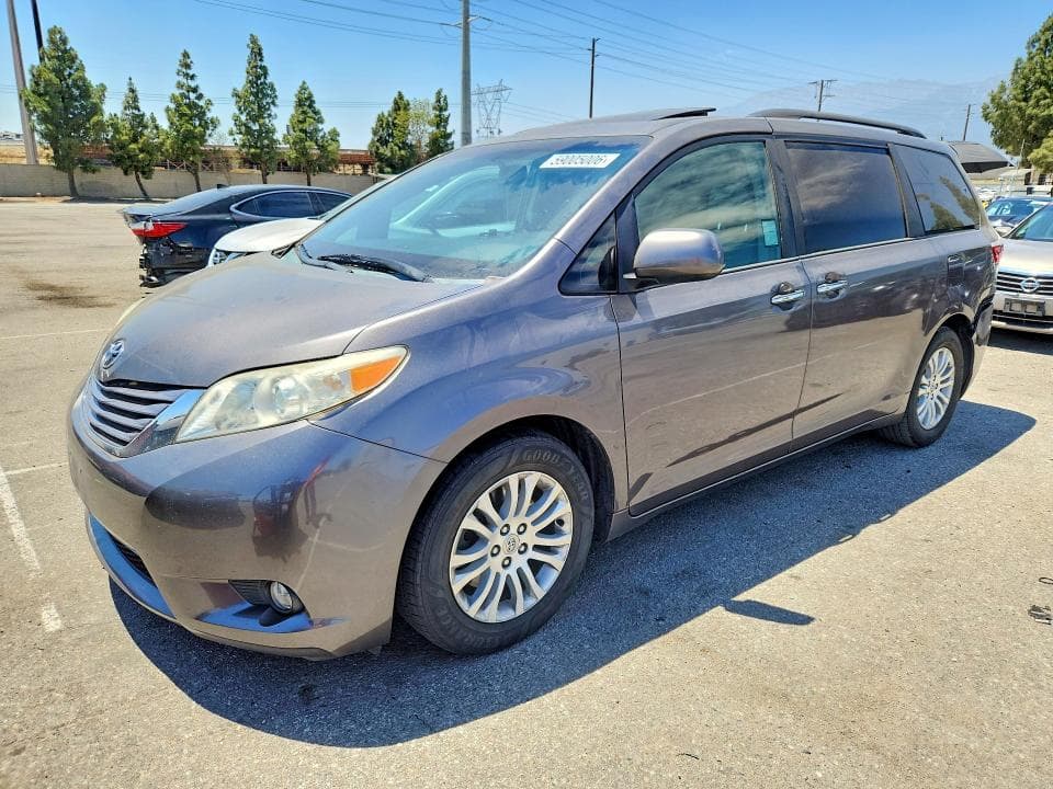 2017 TOYOTA SIENNA XLE 8-PASSENGER - 1