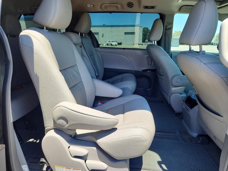 2017 TOYOTA SIENNA XLE 8-PASSENGER 11