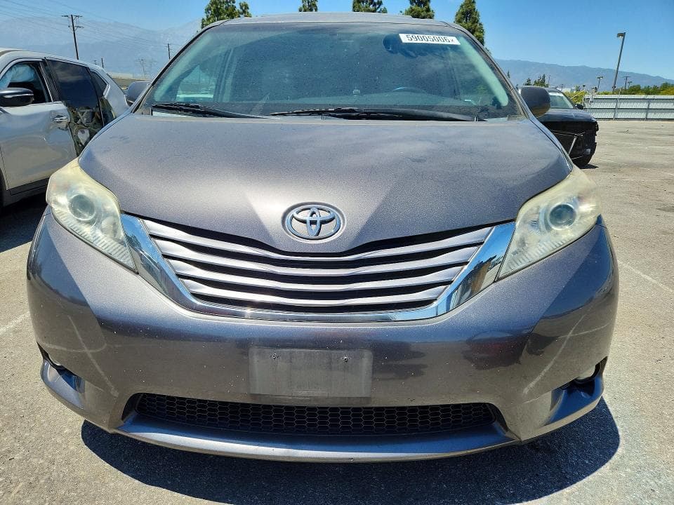 2017 TOYOTA SIENNA XLE 8-PASSENGER 5