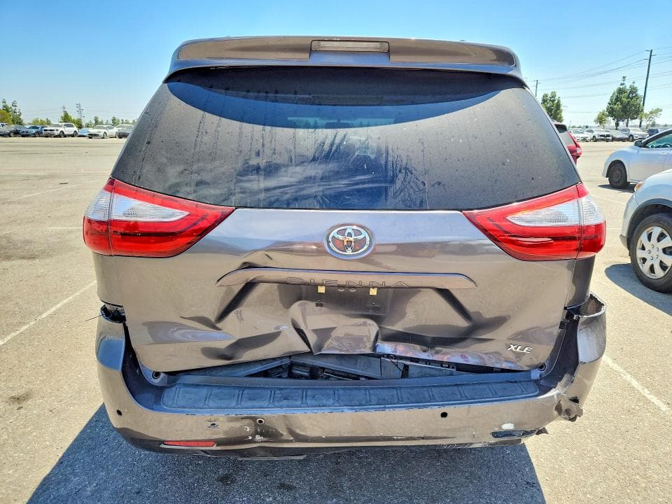2017 TOYOTA SIENNA XLE 8-PASSENGER 6