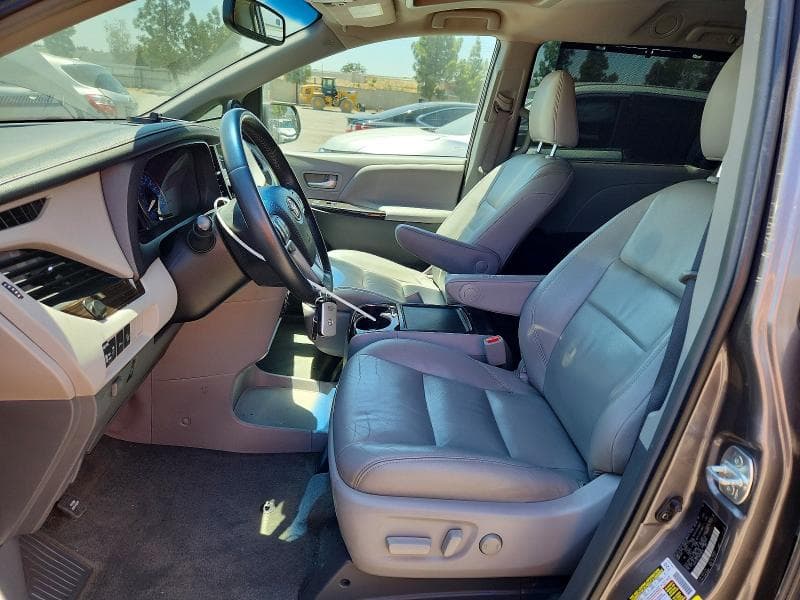 2017 TOYOTA SIENNA XLE 8-PASSENGER 7
