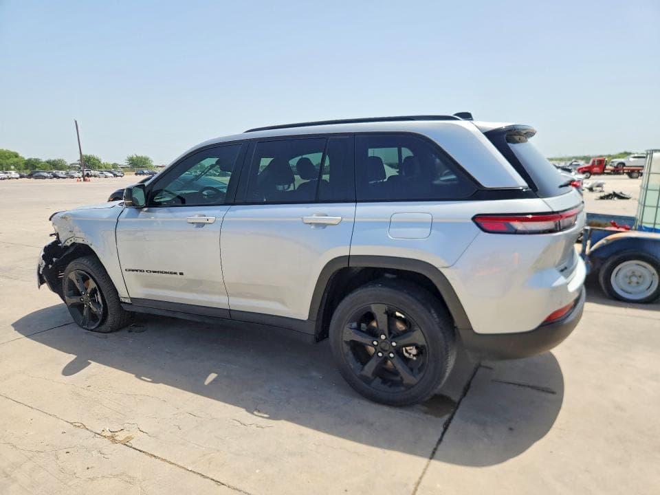 2023 JEEP GRAND CHEROKEE LAREDO 2