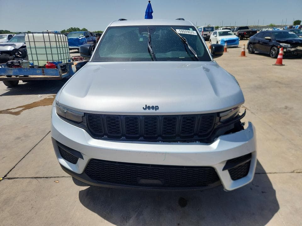 2023 JEEP GRAND CHEROKEE LAREDO 5