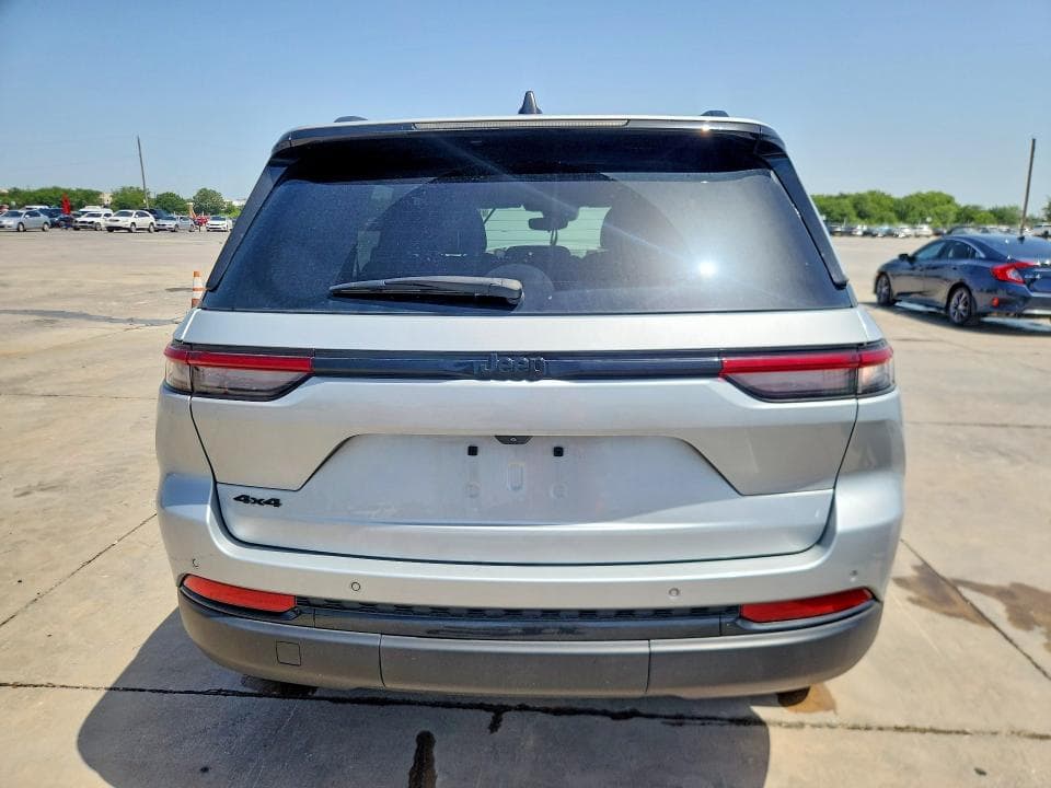 2023 JEEP GRAND CHEROKEE LAREDO 6