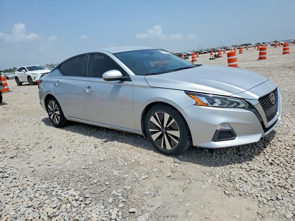 2022 NISSAN ALTIMA SV 4