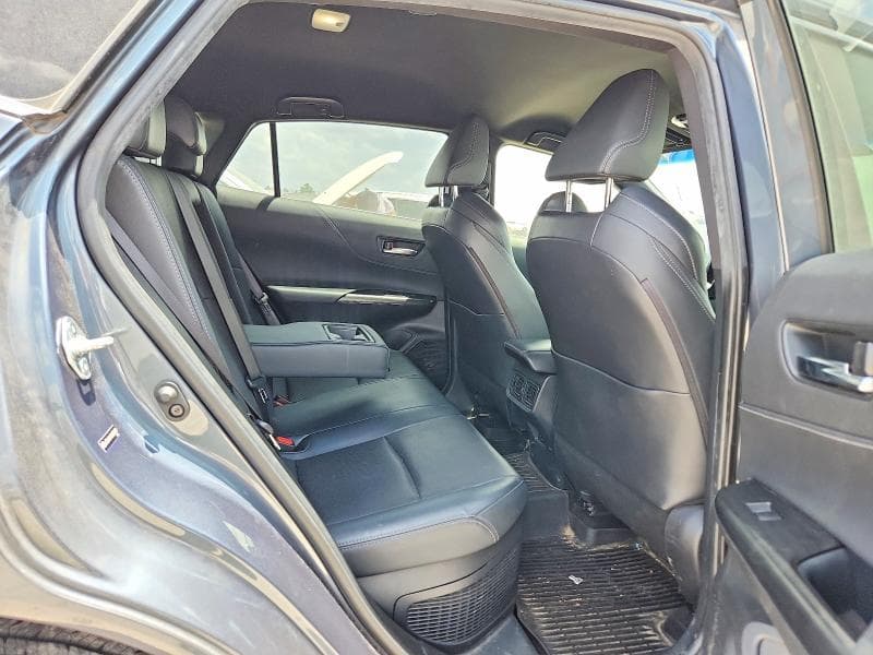 2021 TOYOTA VENZA XLE 11