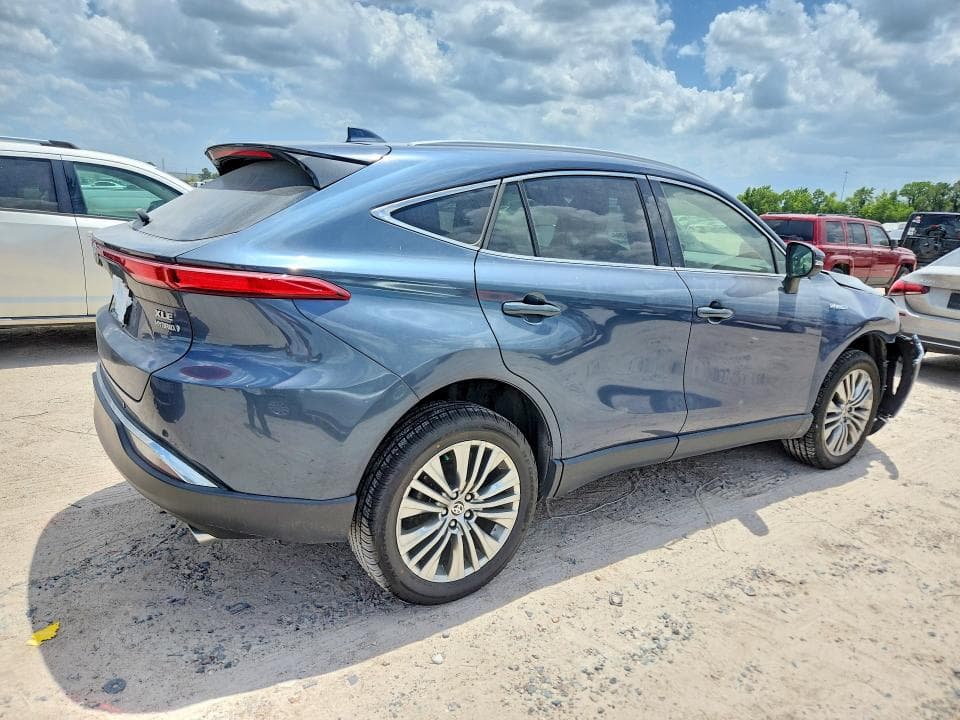 2021 TOYOTA VENZA XLE 3