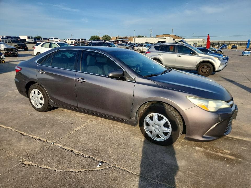 2017 TOYOTA CAMRY LE 4