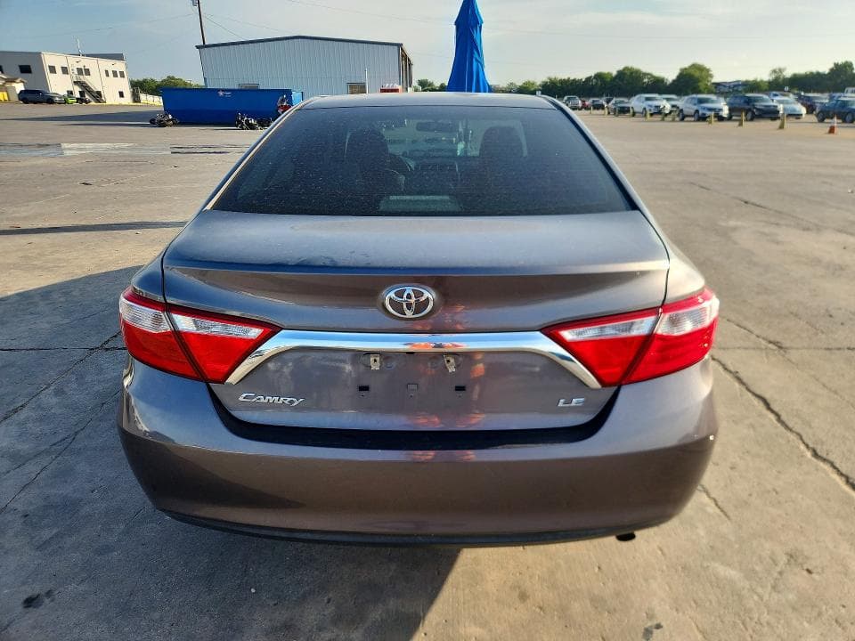 2017 TOYOTA CAMRY LE 6