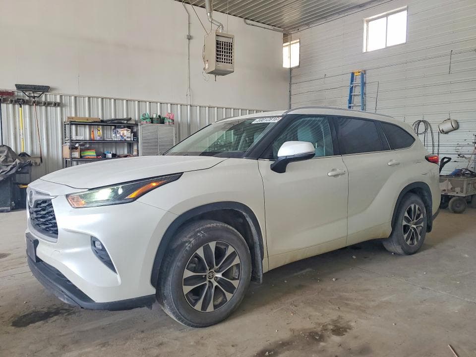 2021 TOYOTA HIGHLANDER XLE - 1