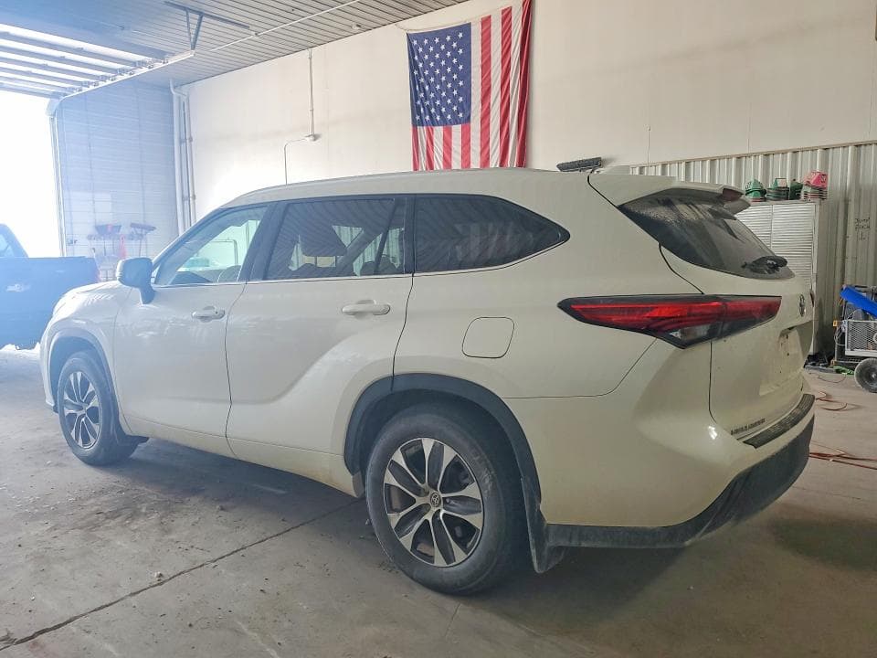 2021 TOYOTA HIGHLANDER XLE 2