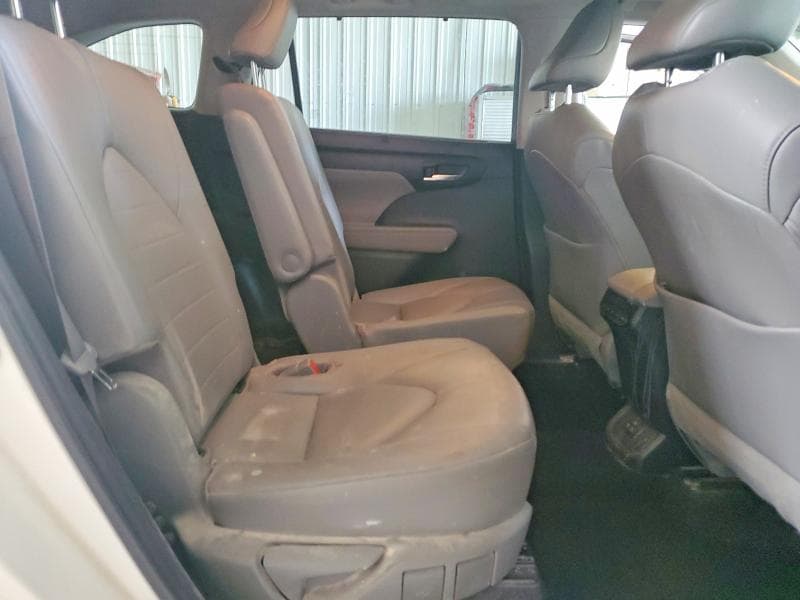 2021 TOYOTA HIGHLANDER XLE 11