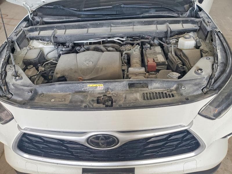 2021 TOYOTA HIGHLANDER XLE 12