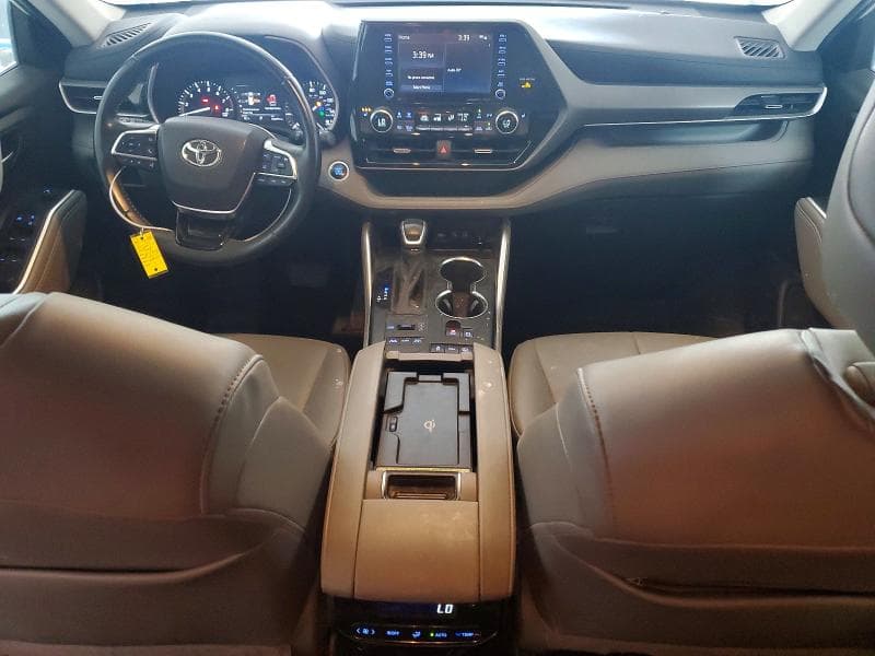 2021 TOYOTA HIGHLANDER XLE 8