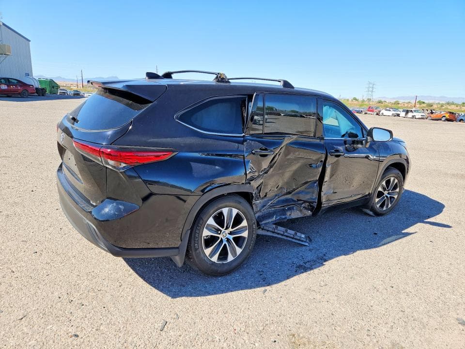 2022 TOYOTA HIGHLANDER XLE 3