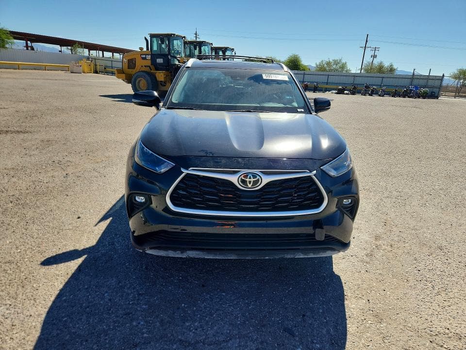 2022 TOYOTA HIGHLANDER XLE 5
