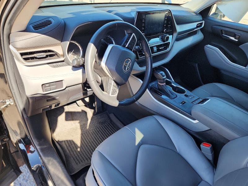 2022 TOYOTA HIGHLANDER XLE 8