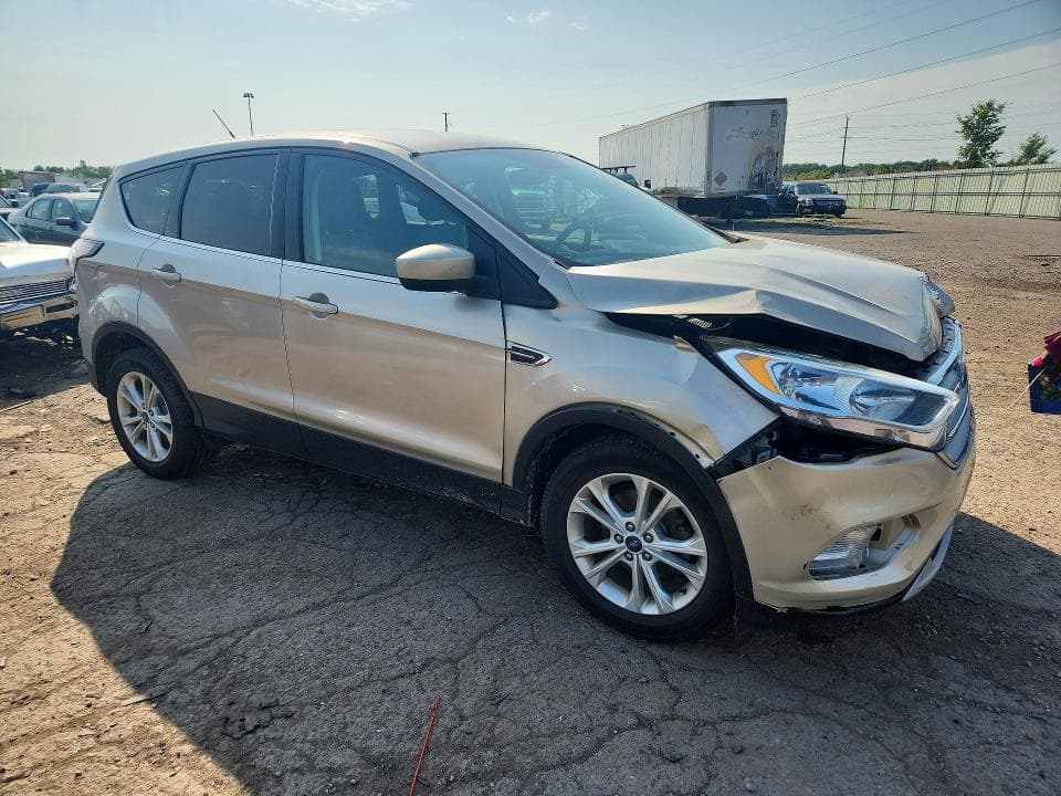 2017 FORD ESCAPE SE 4