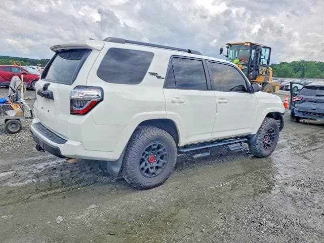 2021 TOYOTA 4RUNNER TRD OFF-ROAD 3