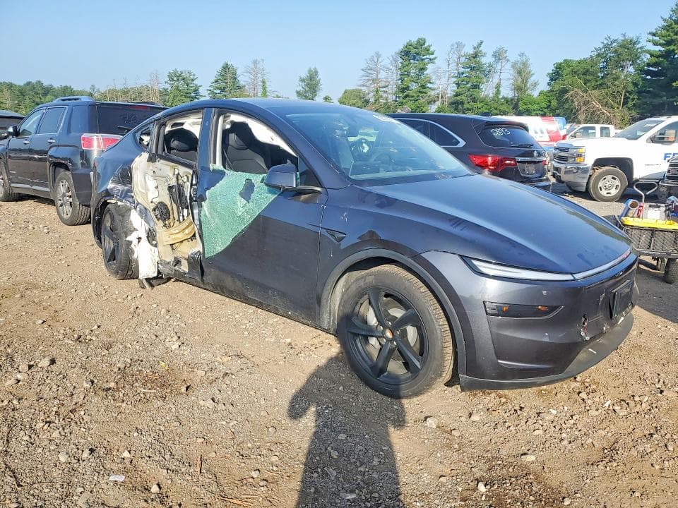 2026 TESLA MODEL Y 4