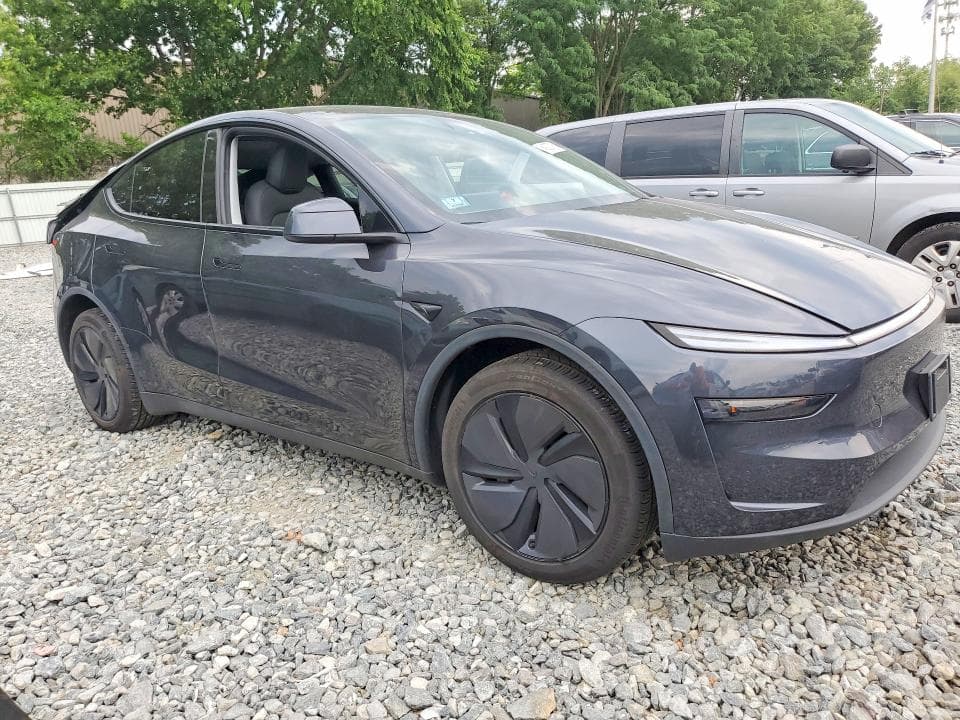 2026 TESLA MODEL Y 4
