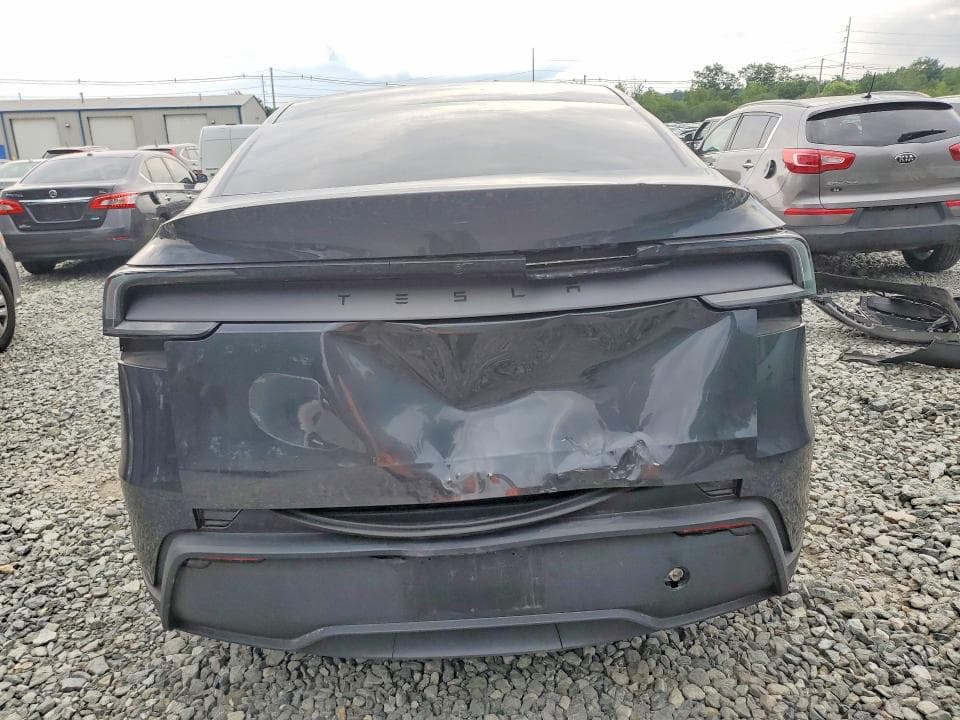 2026 TESLA MODEL Y 6