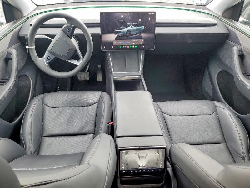 2026 TESLA MODEL Y 8
