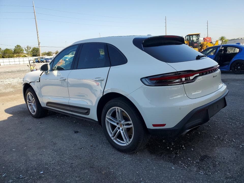 2024 PORSCHE MACAN BASE/T 3