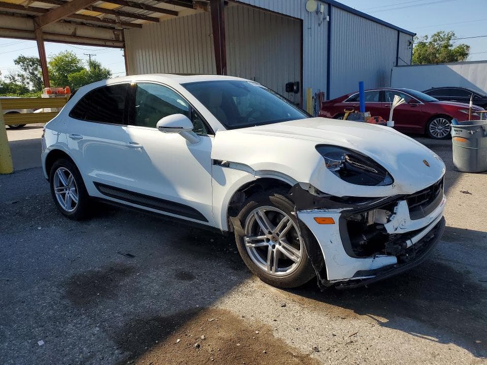 2024 PORSCHE MACAN BASE/T 5