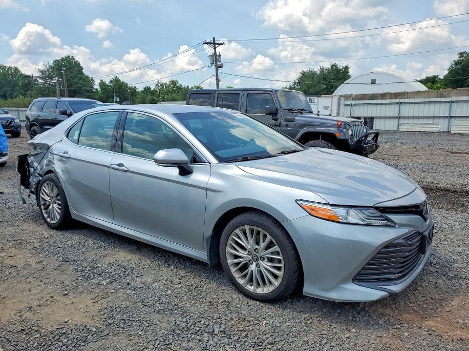 2018 TOYOTA CAMRY XLE XLE 4