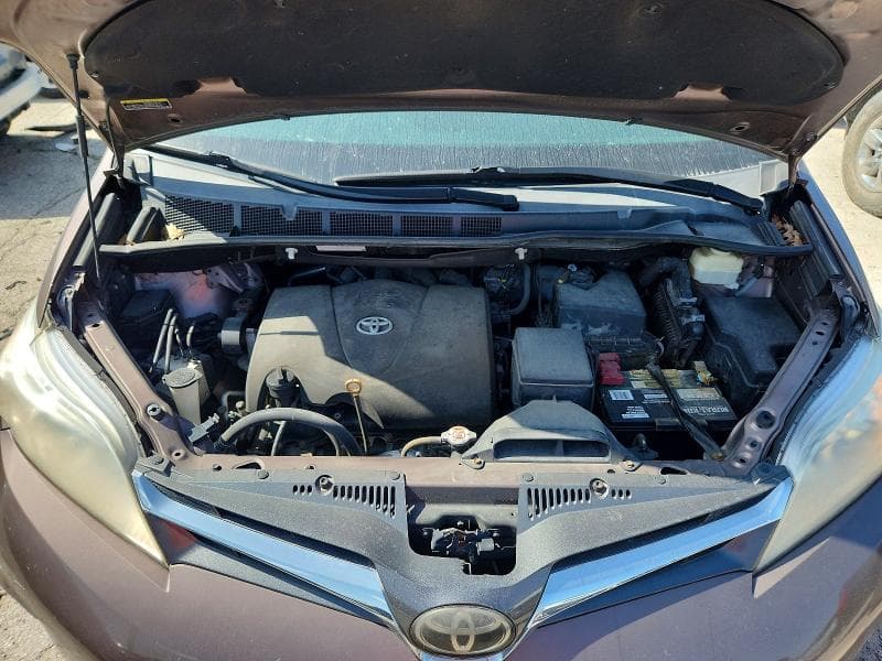 2018 TOYOTA SIENNA XLE 8-PASSENGER XLE 8-PASSENGER 12