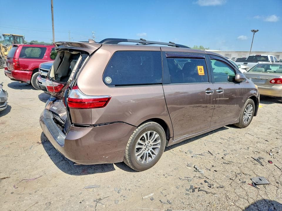 2018 TOYOTA SIENNA XLE 8-PASSENGER XLE 8-PASSENGER 3