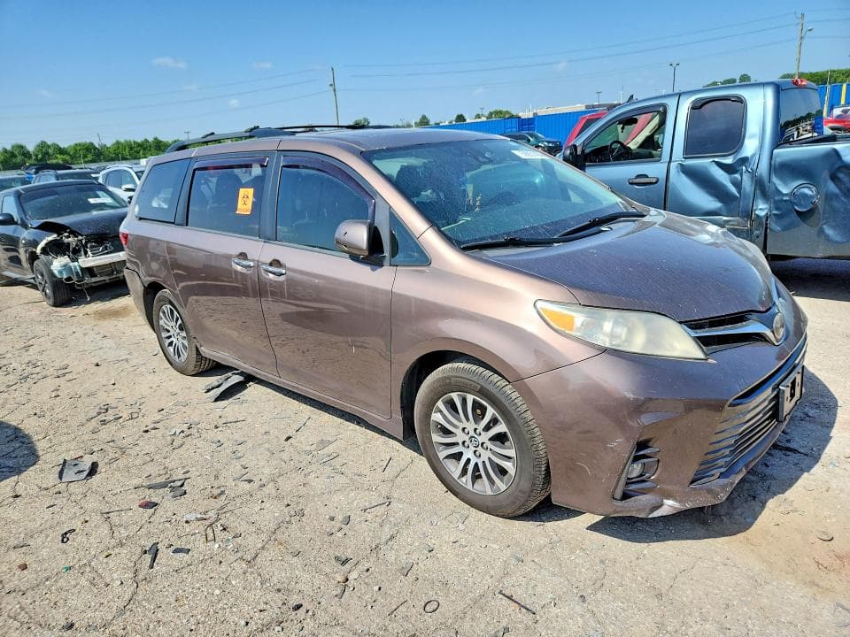 2018 TOYOTA SIENNA XLE 8-PASSENGER XLE 8-PASSENGER 4