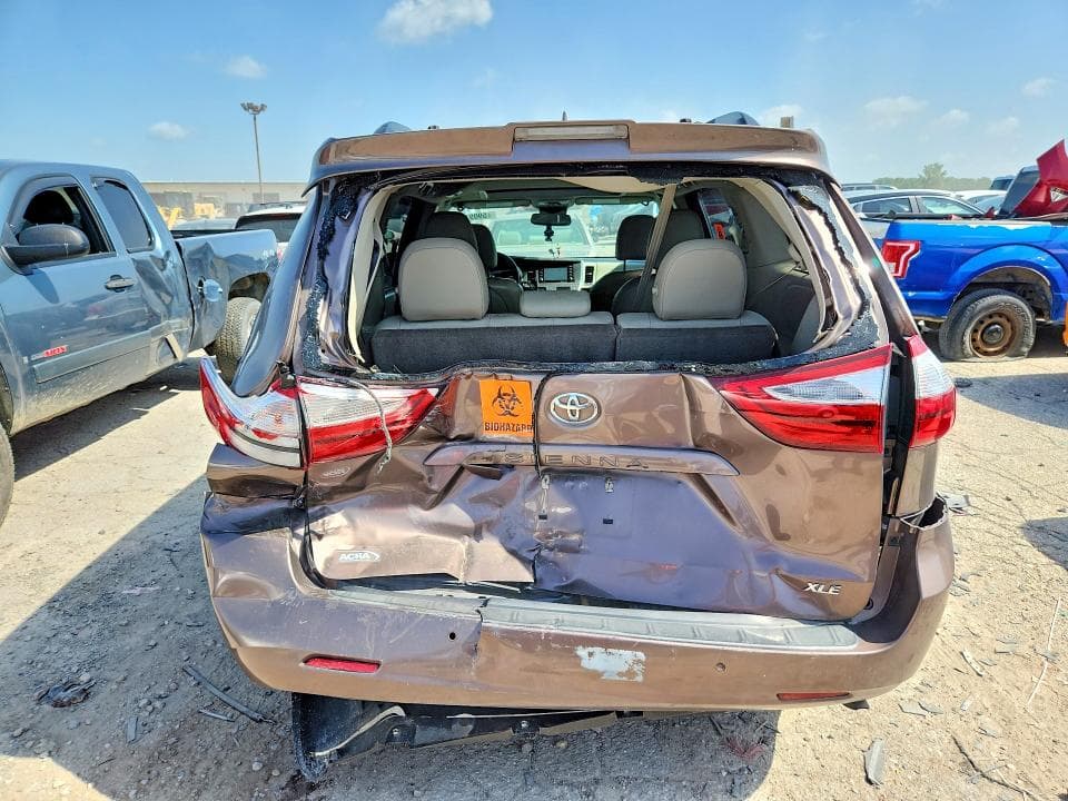 2018 TOYOTA SIENNA XLE 8-PASSENGER XLE 8-PASSENGER 6