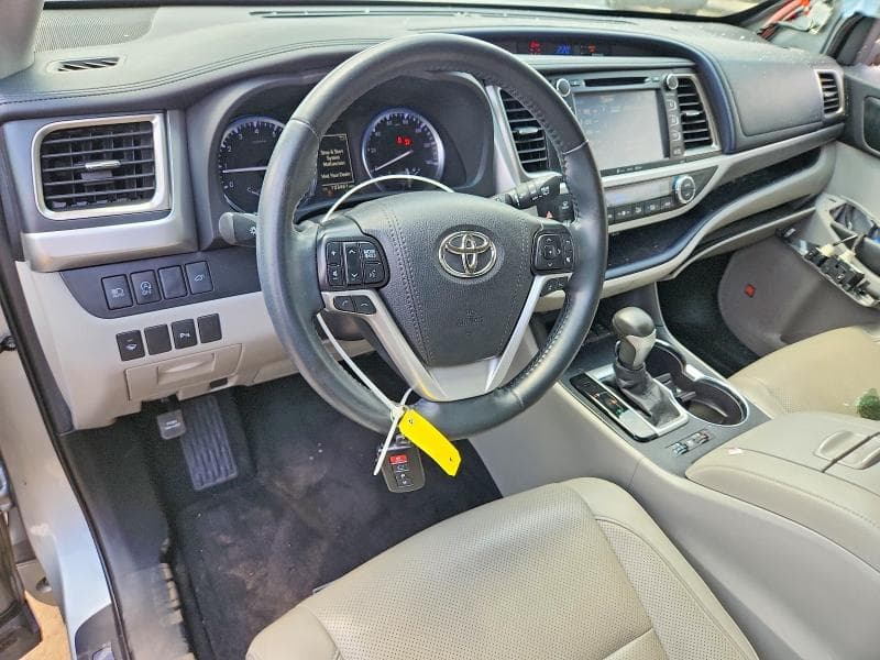 2019 TOYOTA HIGHLANDER LIMITED 8