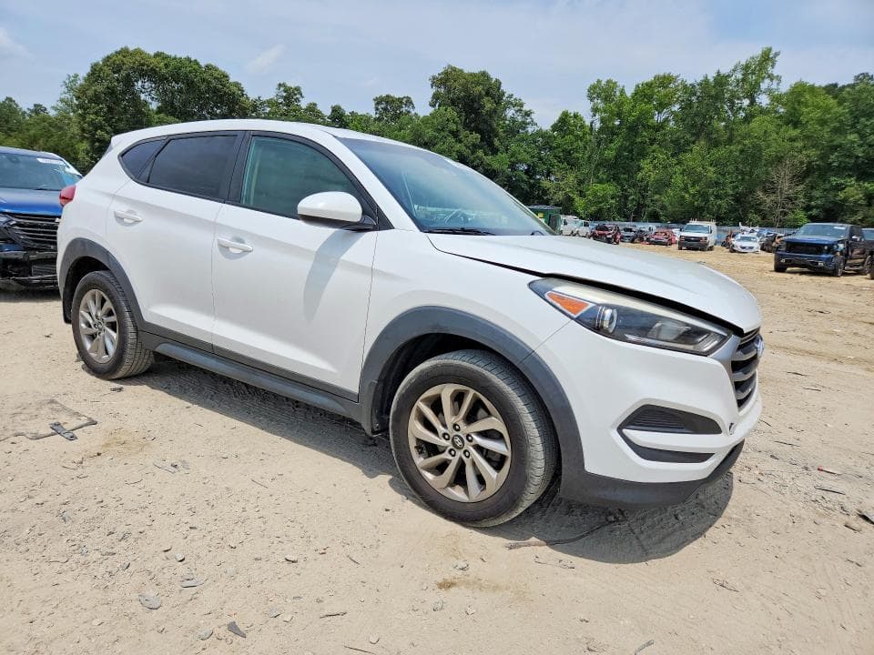 2017 HYUNDAI TUCSON SE 4