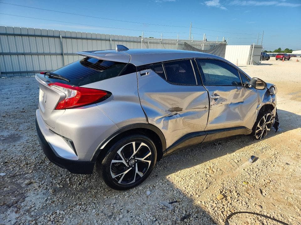 2019 TOYOTA C-HR XLE XLE 3