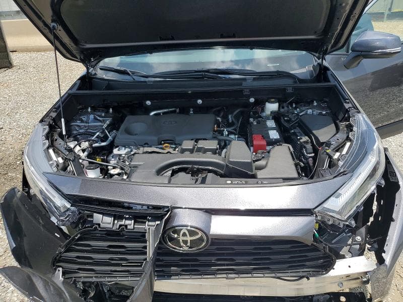 2025 TOYOTA RAV4 XLE 12