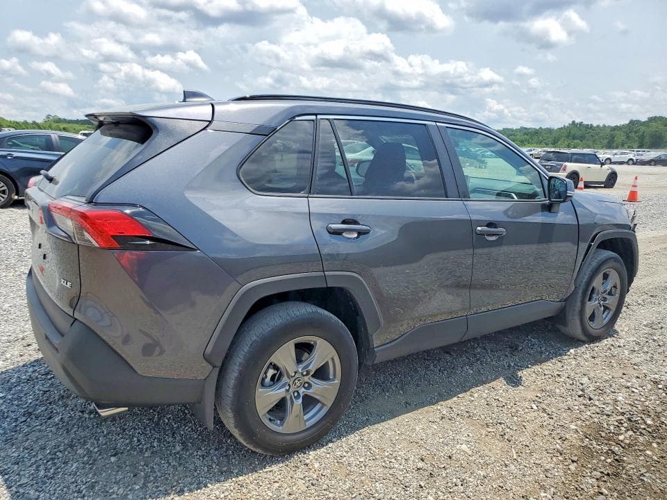 2025 TOYOTA RAV4 XLE 3