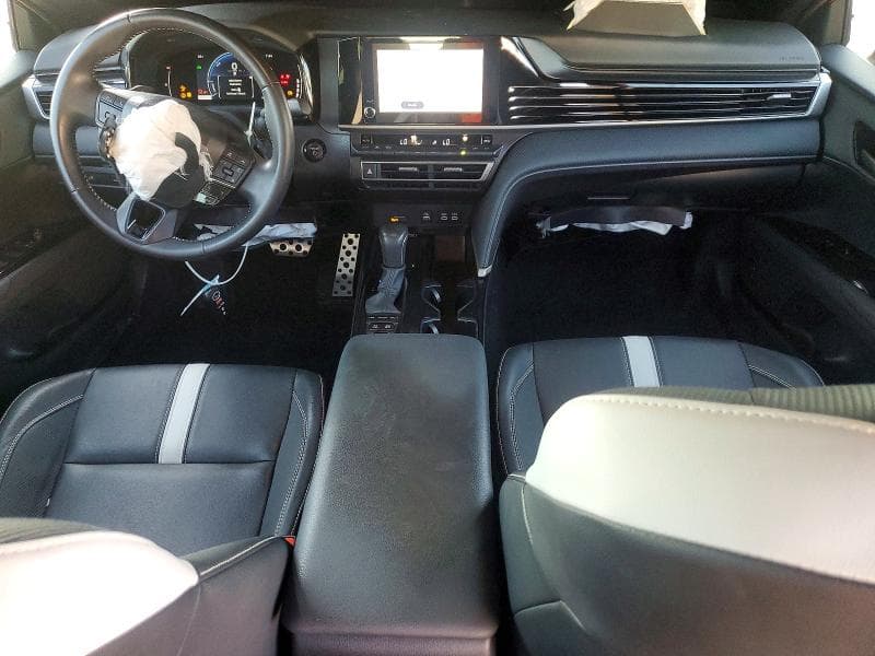 2025 TOYOTA CAMRY SE 8