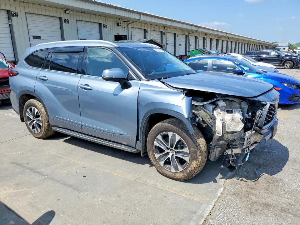 2022 TOYOTA HIGHLANDER XLE XLE 4