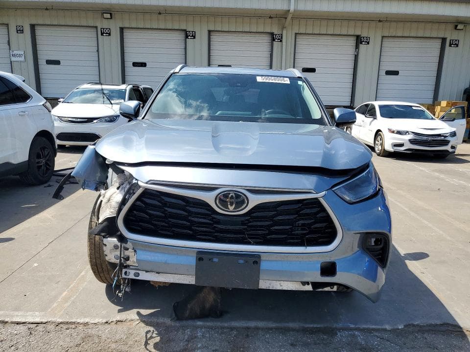 2022 TOYOTA HIGHLANDER XLE XLE 5
