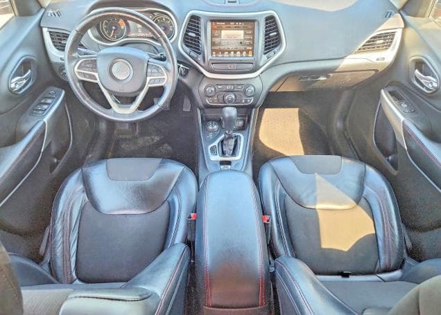 2017 JEEP CHEROKEE TRAILHAWK 8
