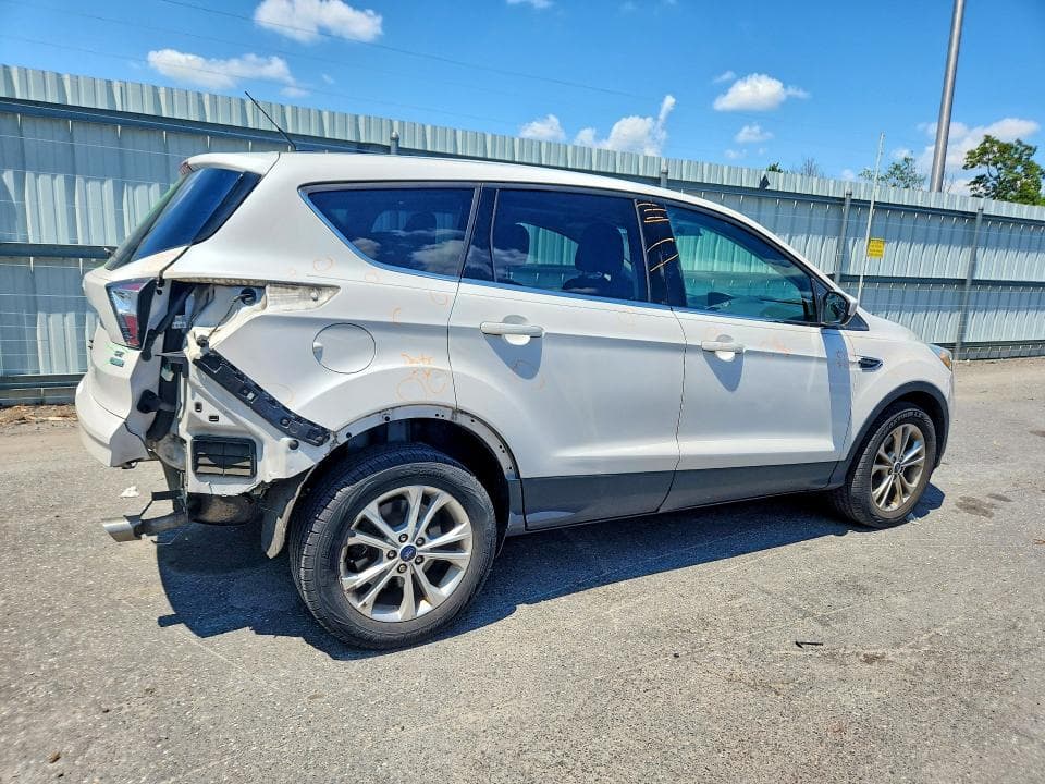 2017 FORD ESCAPE SE 3